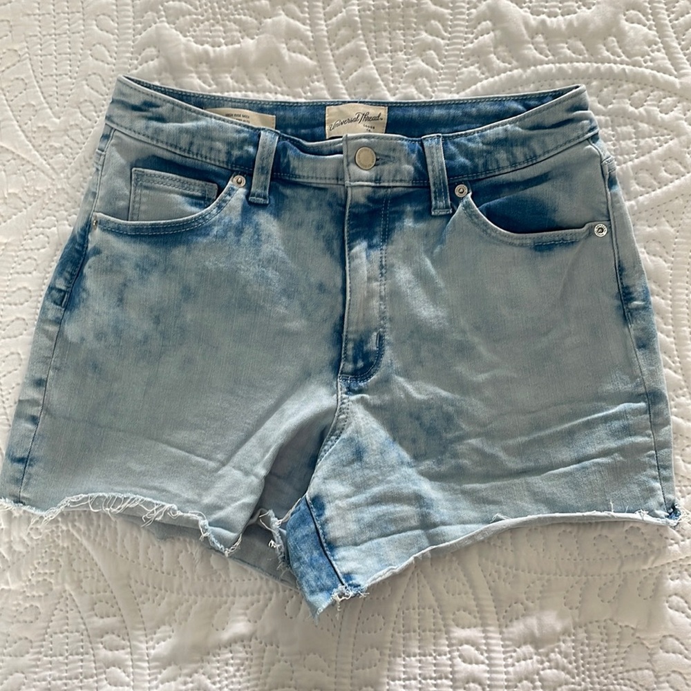 Universal Thread high waisted denim shorts. Size 29